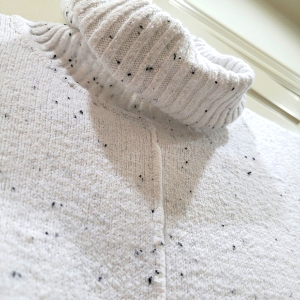 Madison Grey size Large speckled white boxy turtleneck pullover w/ real pockets - Picture 10 of 11